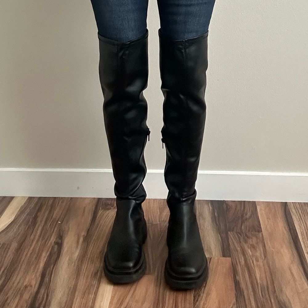 Chic Black Knee-High Boots